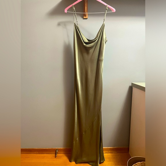 Park & Fifth Waldorf Dress. Size Medium. Colour: Olive. Midi dress and belt. - Picture 5 of 9